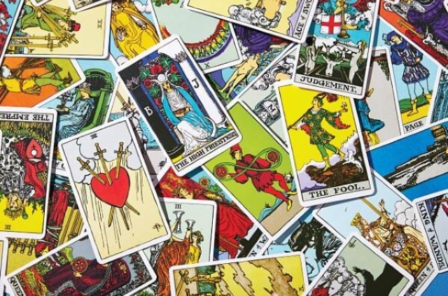 Tarot là công cụ tuyệt vời giúp bạn thấu hiểu bản thân, dự đoán tương lai